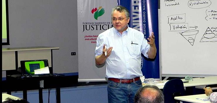 Renowned Mexican journalist, Marco Lara Klarh led training on press coverage of alternative sentencing and special proceedings