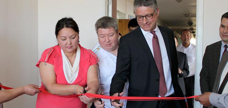Ribbon cutting ceremony at new legal aid center in Cholpon-Ata