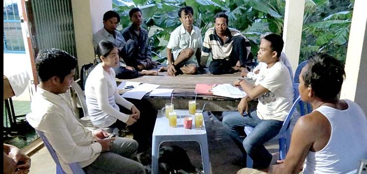 Vishnu lawyers provide legal advice to Porng Toek community members.
