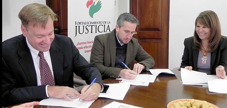 CEDA is implementing a project to promote access to justice and build legal capacity in the area of Environmental Law, with a focus on Quito and the Galapagos.
